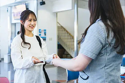 フロントスタッフ